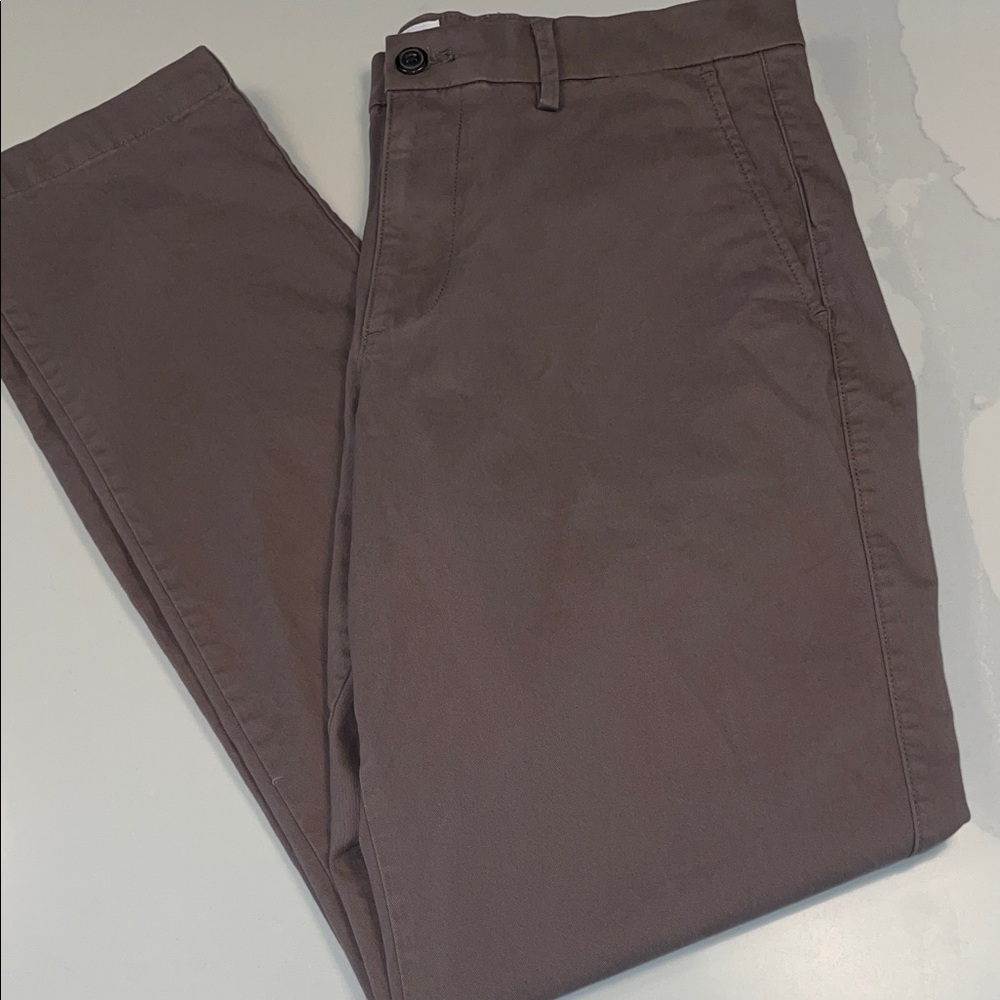 GAP Men's Chino Pants  33x32 essential khaki straight taper